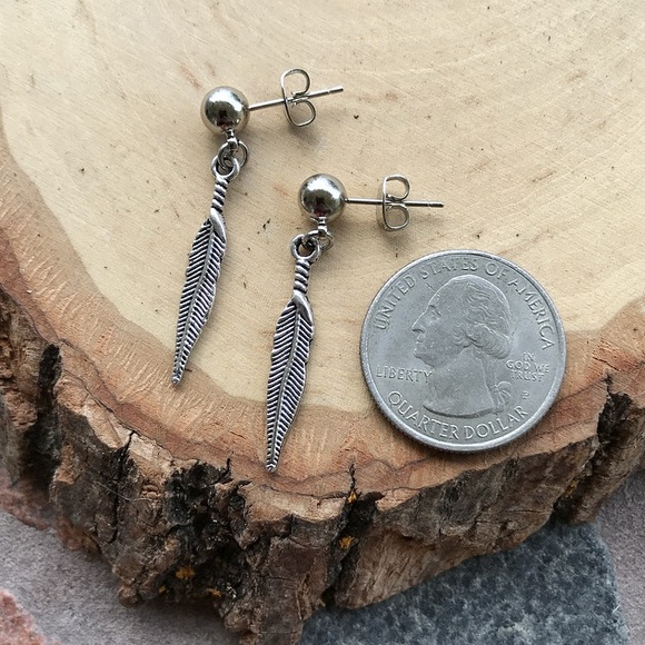 🔴Silver feather earrings . silver ball nickel free dangly boho earrings - Picture 5 of 9